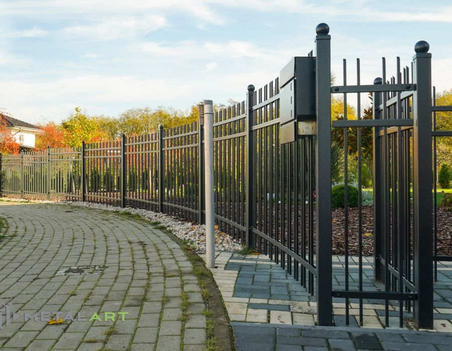 Zaunprojekt, Zaunmuster, Schmiedezaun, klassische Zäune, Gartenzaun