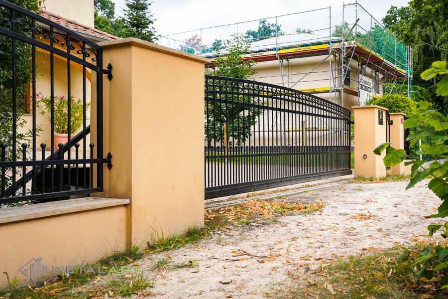 Schmuckzaun, Rahmenzaun, Zaunprojekt, Zaunportfolio, Zaun mit Bogen