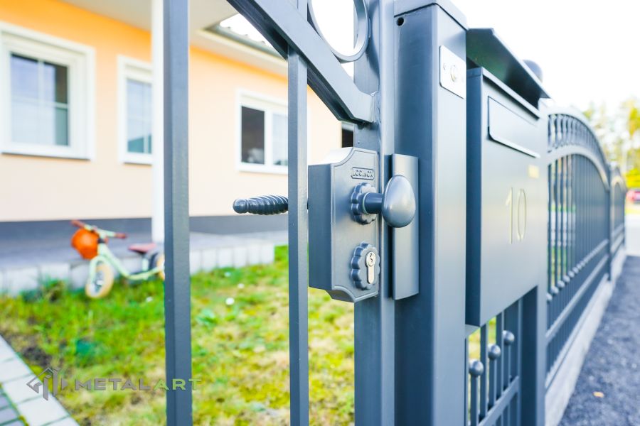 Schmuckzaun, Rahmenzaun, Schmiedezaun, Schmiedezäune, Zaunanlage Projekt, Zaun Metal Art, Zäune aus Polen, Zaun Berlin, mit Kugeln, klassische Zäune, Gartenzaun, Gartenzäune