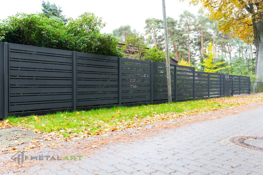 moderne Zäune, Zaunanlage Projekt, Zaun Metal Art, Zäune aus Polen, Zaun Berlin, Zaun günstig kaufen, Zäune und Tore, moderne Zäune, Sichtschutzzäune