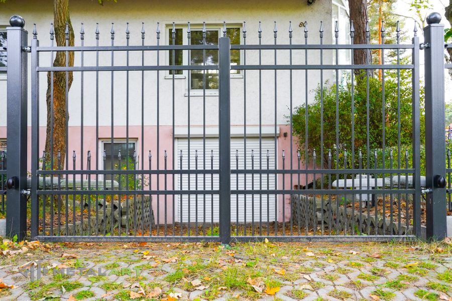 Zaunprojekt, Zaunportfolio, Zaunmuster, Schmiedezaun, Schmiedezäune, Zaunanlage Projekt, Zaun Metal Art, Zäune aus Polen, Zaun Berlin, Zaun günstig kaufen, Zäune und Tore, klassische Zäune, Gartenzaun, Gartenzäune