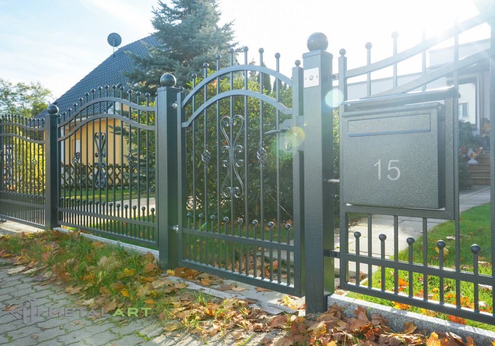 Zaun in Welle, Zaunprojekt, Schmuckzaun, Schmuckzäune, Gartenzaun, Gartenzäune