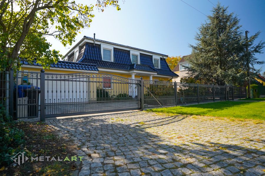 Gartenzaun, Zaunprojekt, Zaunportfolio, Zaunmuster, moderne Zäune, Zaunanlage Projekt, Zaun Metal Art, Zäune aus Polen, Zaun Berlin, Zaun günstig kaufen, Zäune und Tore, klassische Zäune, Schmuckzaun, Schmuckzäune