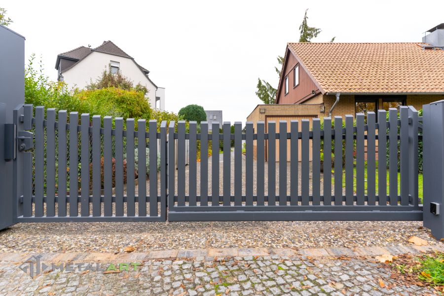 Sichtschutzzaun, Zaunprojekt, Zaunportfolio, moderne Zäune, Zaunanlage Projekt, Zaun Metal Art, Zäune aus Polen, Zaun Berlin, Zaun günstig kaufen, Zäune und Tore