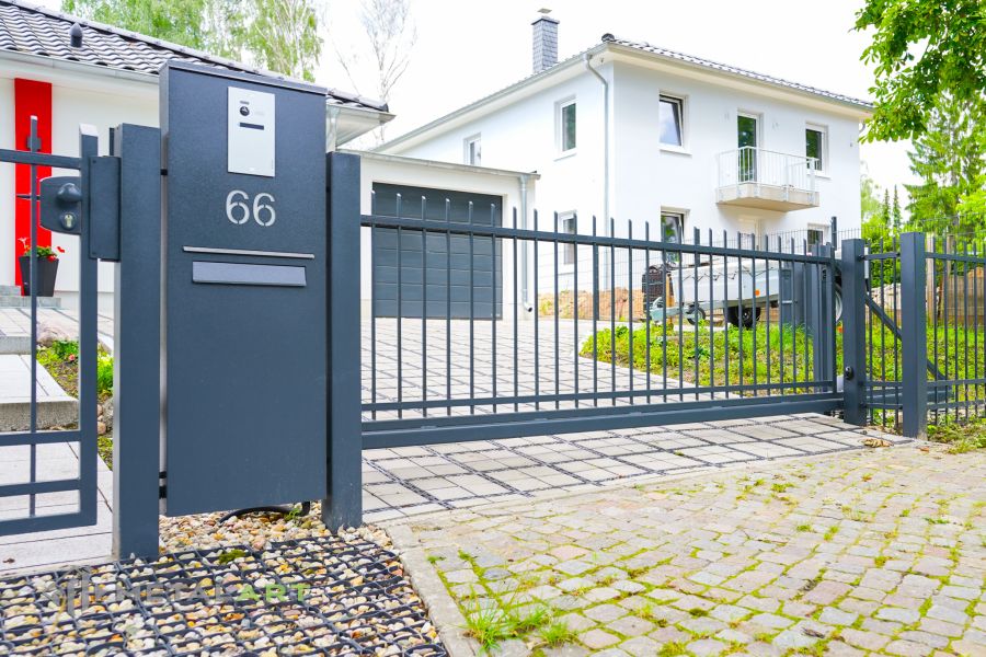 Zaunanlage, Zaunprojekt, Zaunportfolio, Zaunmuster, Schmiedezaun, Schmiedezäune, Zaun Metal Art, Zäune aus Polen, Zäune und Tore, klassische Zäune, Gartenzaun, Gartenzäune