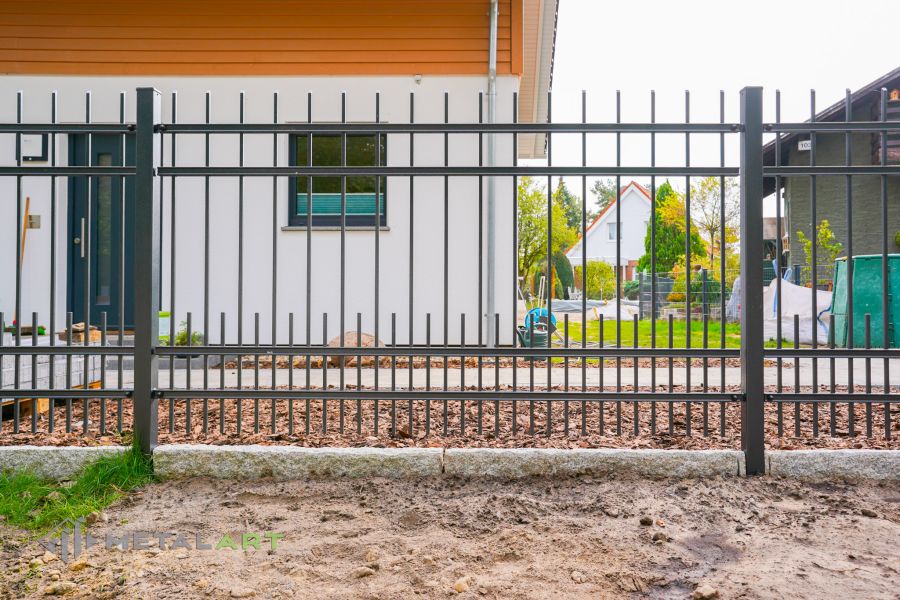 klassischer Zaun, Zaunprojekt, Zaun Metal Art, Zäune aus Polen, Zaun Berlin, Zaun günstig kaufen, Zäune und Tore, klassische Zäune, Gartenzaun, Gartenzäune