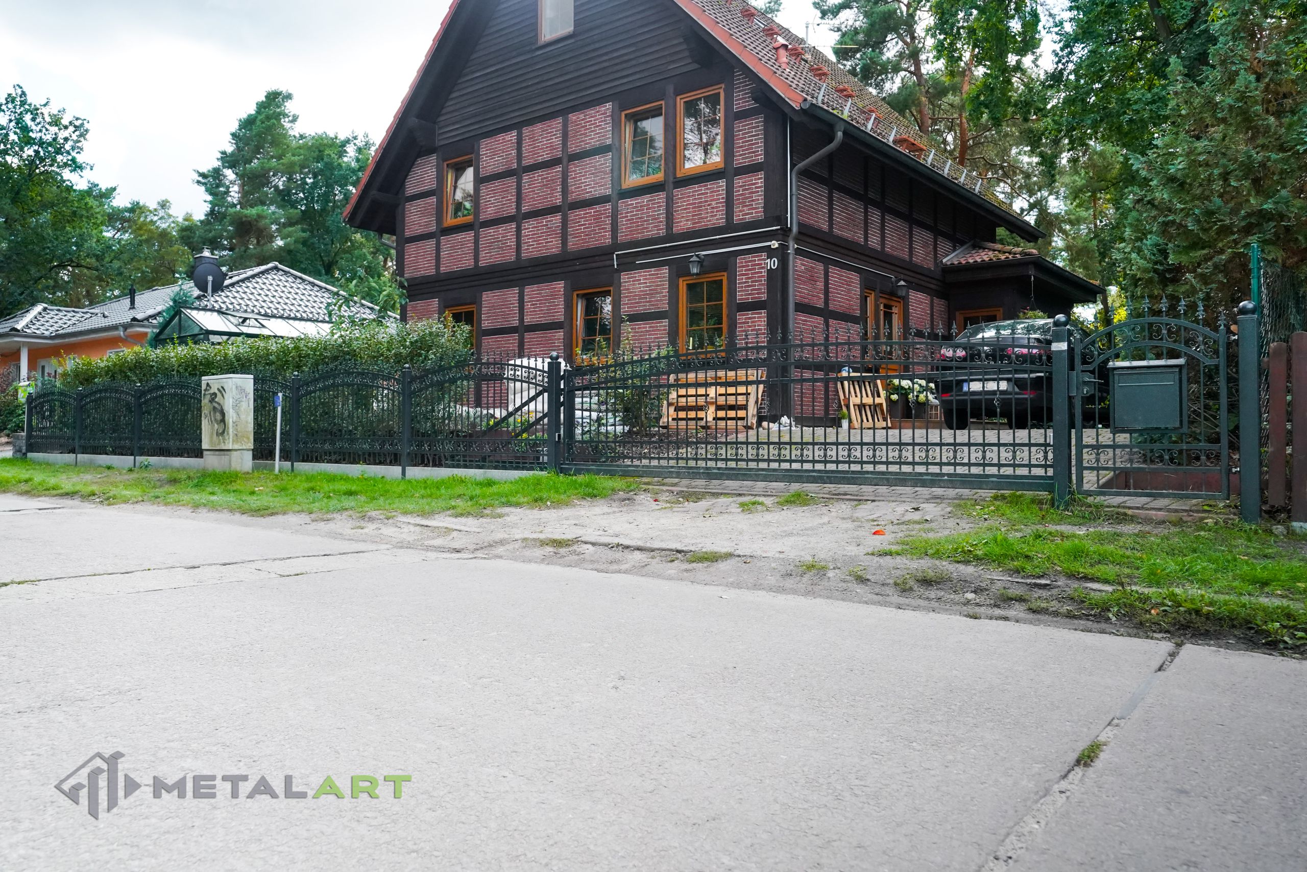 Gartenzaun, Zaunprojekt, Zaunportfolio, Zaunmuster, moderne Zäune, Zaunanlage Projekt, Zaun Metal Art, Zäune aus Polen, Zaun Berlin, Zaun günstig kaufen, Zäune und Tore, klassische Zäune, Schmuckzaun, Schmuckzäune