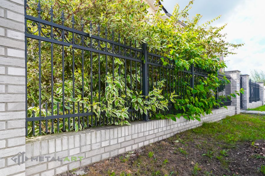 Zaunprojekt, Zaunportfolio, Zaunmuster, Schmiedezaun, Schmiedezäune, Zaunanlage Projekt, Zaun Metal Art, Zäune aus Polen, Zaun Berlin, Zaun günstig kaufen, Zäune und Tore, klassische Zäune, Gartenzaun, Gartenzäune