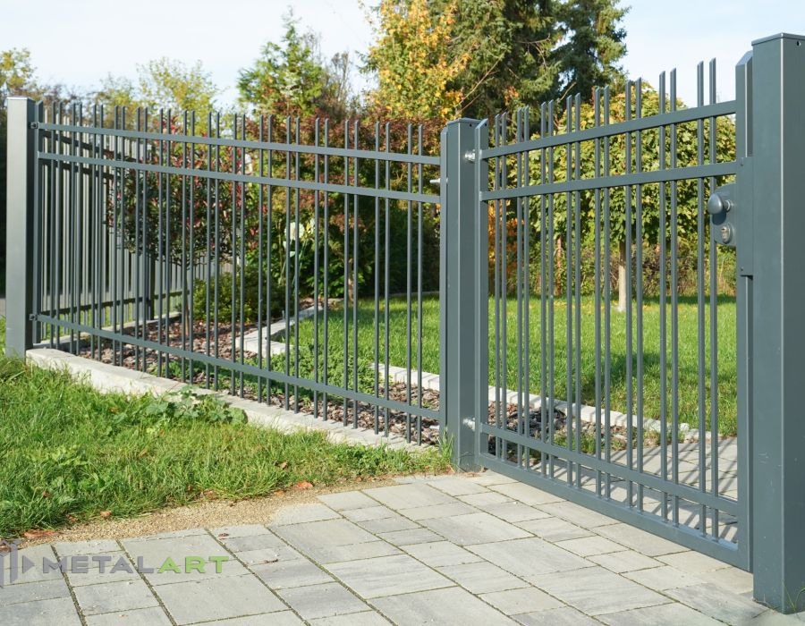 Zaunprojekt, Zaunmuster, Schmiedezaun, klassische Zäune, Gartenzaun