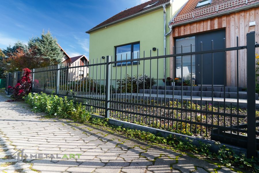 Zaunprojekt, Zaunportfolio, Zaunmuster, Schmiedezaun, Schmiedezäune, Zaunanlage Projekt, Zaun Metal Art, Zäune aus Polen, Zaun Berlin, Zaun günstig kaufen, Zäune und Tore, klassische Zäune, Gartenzaun, Gartenzäune