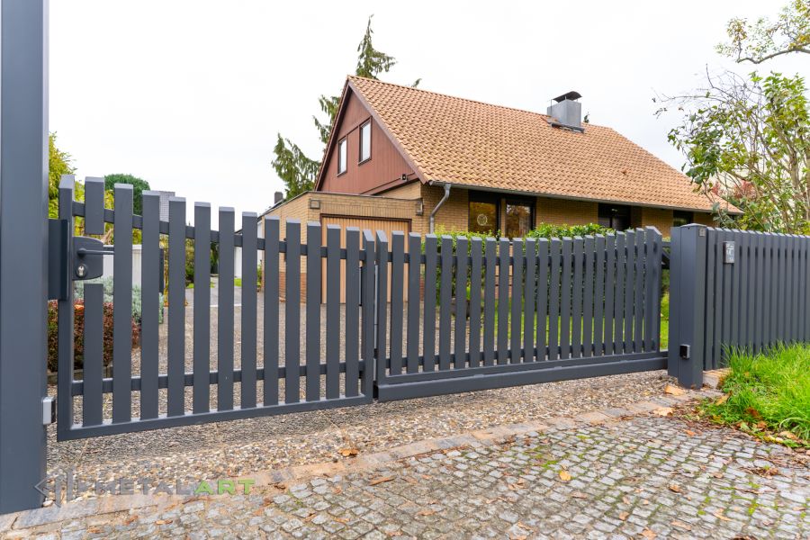 Sichtschutzzaun, Zaunprojekt, Zaunportfolio, moderne Zäune, Zaunanlage Projekt, Zaun Metal Art, Zäune aus Polen, Zaun Berlin, Zaun günstig kaufen, Zäune und Tore