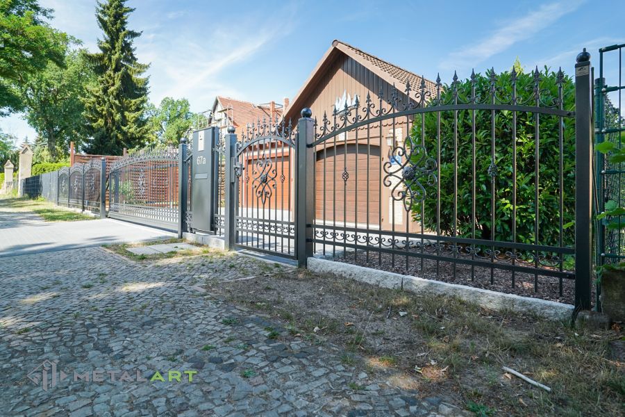 Ornament im Zaun, Zaunprojekt, Schmiedezaun, Zaunanlage in Welle, Zaun Metal Art, Zäune aus Polen, Zaun Berlin, Zäune und Tore, klassische Zäune, Schmuckzäune, Gartenzaun