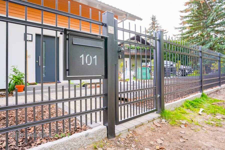 klassischer Zaun, Zaunprojekt, Zaun Metal Art, Zäune aus Polen, Zaun Berlin, Zaun günstig kaufen, Zäune und Tore, klassische Zäune, Gartenzaun, Gartenzäune