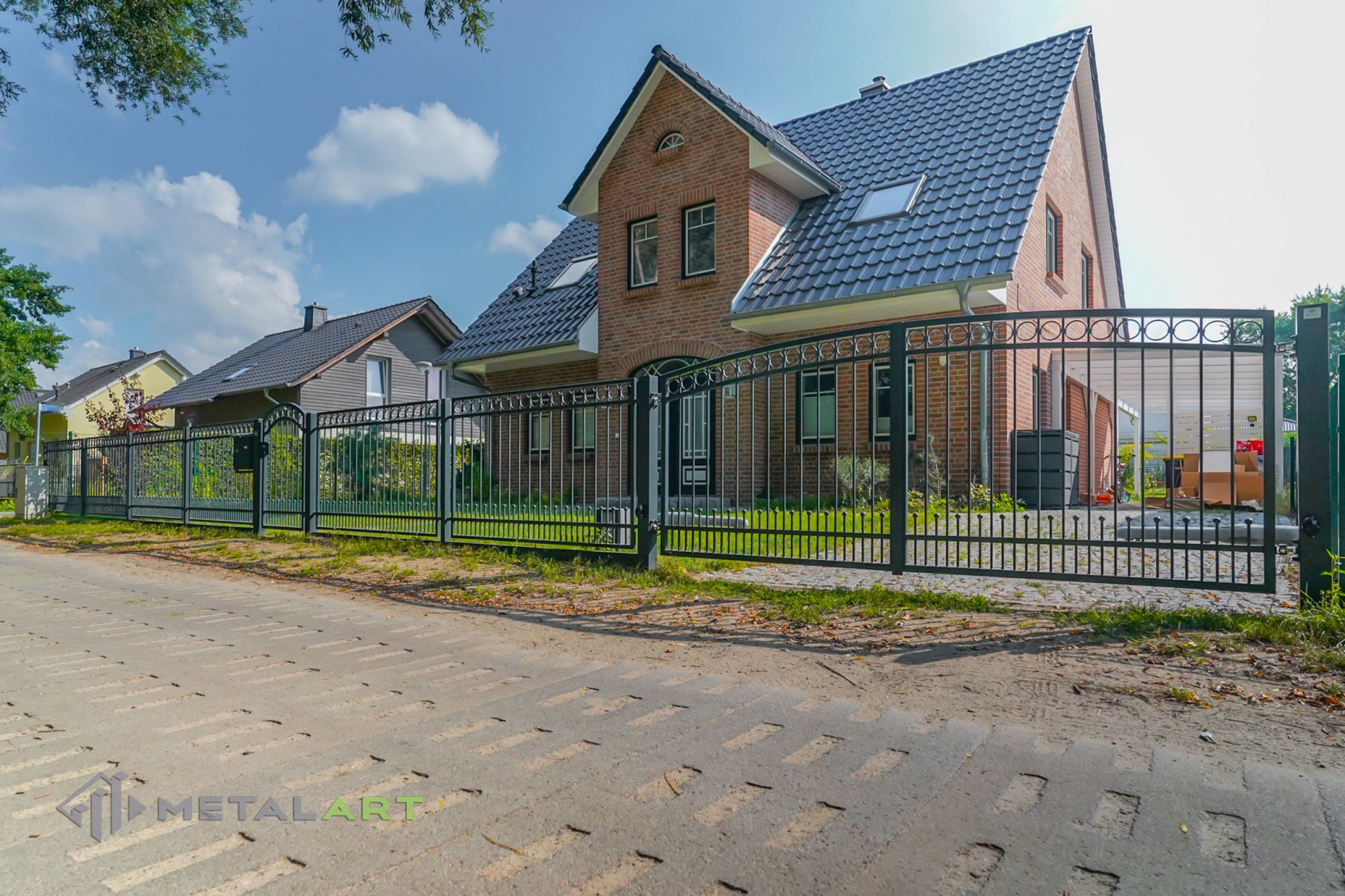 Zaunprojekt, Zaunportfolio, Zaunmuster, Schmiedezaun, Schmiedezäune, Zaunanlage Projekt, Zaun Metal Art, Zäune aus Polen, Zaun Berlin, Zaun günstig kaufen, Zäune und Tore, klassische Zäune, Schmuckzaun, Schmuckzäune