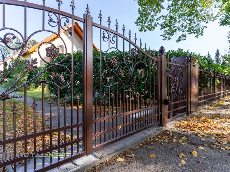 Schmuckzaun, Schmiedezaun, Schmiedezäune, Zaunanlage, Zaun Metal Art, Zäune aus Polen, Zaun Berlin, Zaun günstig kaufen, Zäune und Tore, klassische Zäune, Schmuckzaun, Schmuckzäune, Gartenzaun, Gartenzäune