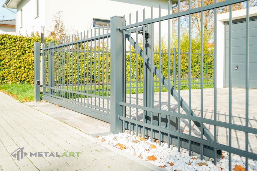 Zaunanlage, Zaunprojekt, Zaunportfolio, Zaunmuster, Schmiedezaun, Schmiedezäune, Zaun Metal Art, Zäune aus Polen, Zäune und Tore, klassische Zäune, Gartenzaun, Gartenzäune