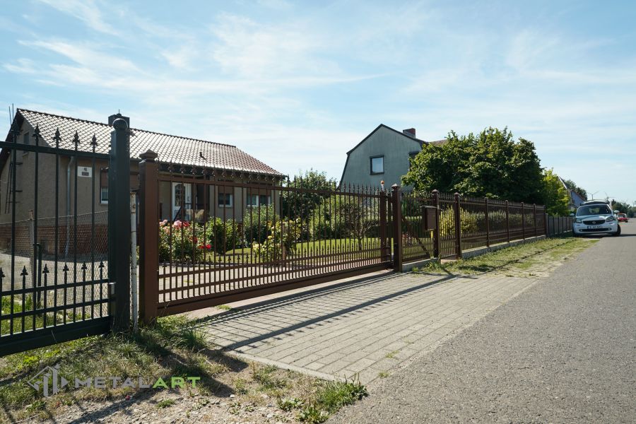 Zaunprojekt, Zaunportfolio, Zaunmuster, Schmiedezaun, Schmiedezäune, Zaunanlage Projekt, Zaun Metal Art, Zäune aus Polen, Zaun Berlin, Zaun günstig kaufen, Zäune und Tore, klassische Zäune, Gartenzaun, Gartenzäune