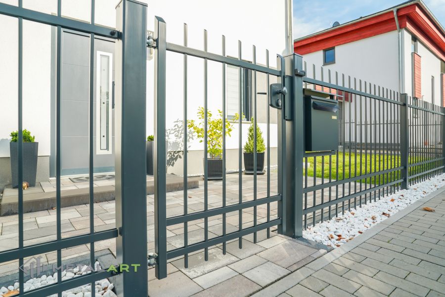 Zaunanlage, Zaunprojekt, Zaunportfolio, Zaunmuster, Schmiedezaun, Schmiedezäune, Zaun Metal Art, Zäune aus Polen, Zäune und Tore, klassische Zäune, Gartenzaun, Gartenzäune