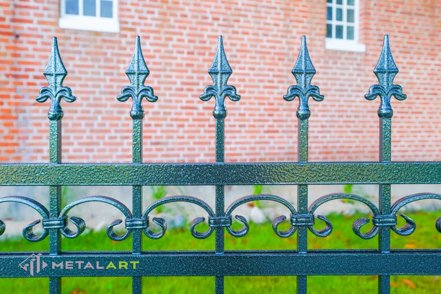 Zaunprojekt, Zaunportfolio, Zaunmuster, Schmiedezaun, Schmiedezäune, Zaunanlage Projekt, Zaun Metal Art, Zäune aus Polen, Zaun Berlin, Zaun günstig kaufen, Zäune und Tore, klassische Zäune, Gartenzaun, Gartenzäune