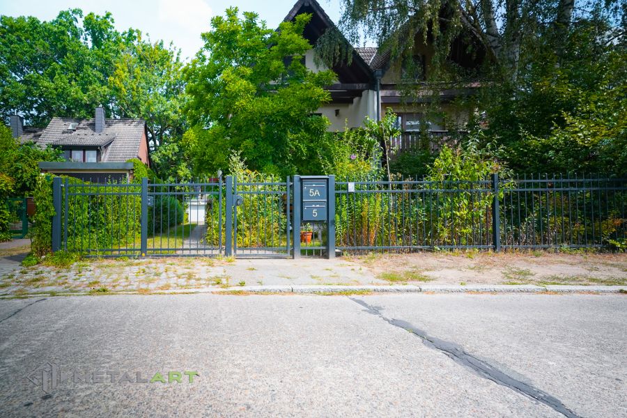 Zaunprojekt, Zaunportfolio, Zaunmuster, Schmiedezaun, Schmiedezäune, Zaunanlage Projekt, Zaun Metal Art, klassische Zäune, Gartenzaun, Gartenzäune