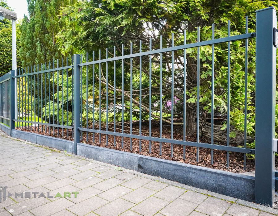 Zaunprojekt, Zaunportfolio, Zaunmuster, Schmiedezaun, Schmiedezäune, Zaunanlage Projekt, Zaun Metal Art, Zäune aus Polen, Zaun Berlin, Zaun günstig kaufen, Zäune und Tore, klassische Zäune, Gartenzaun, Gartenzäune