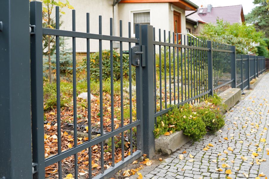 Zaunprojekt, Zaunportfolio, Zaunmuster, Schmiedezaun, Schmiedezäune, Zaunanlage Projekt, Zaun Metal Art, Zäune aus Polen, Zaun Berlin, Zaun günstig kaufen, Zäune und Tore, klassische Zäune, Gartenzaun, Gartenzäune