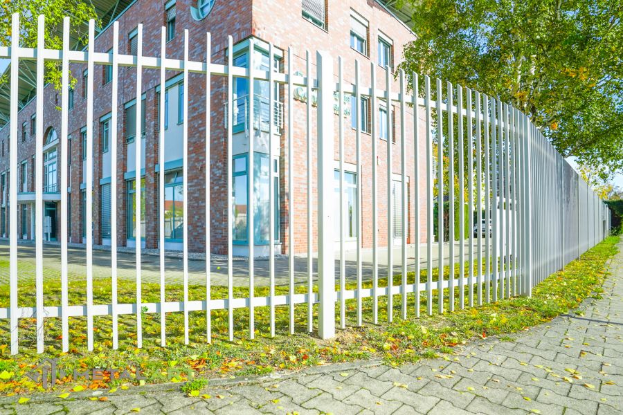 Zaunprojekt mit Schiebetor, Zaunportfolio, moderne Zäune, Zaunanlage Projekt, Zaun Metal Art, Zäune aus Polen, Zaun Berlin, Zaun günstig kaufen, Zäune und Tore