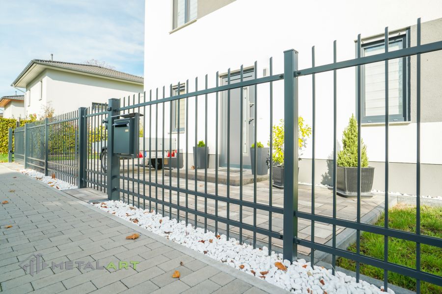 Zaunanlage, Zaunprojekt, Zaunportfolio, Zaunmuster, Schmiedezaun, Schmiedezäune, Zaun Metal Art, Zäune aus Polen, Zäune und Tore, klassische Zäune, Gartenzaun, Gartenzäune