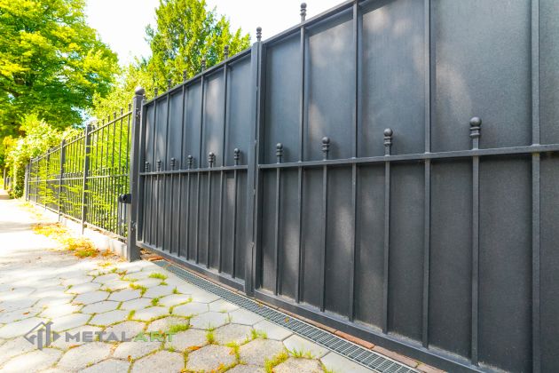 Ornament unten mit Kugeln