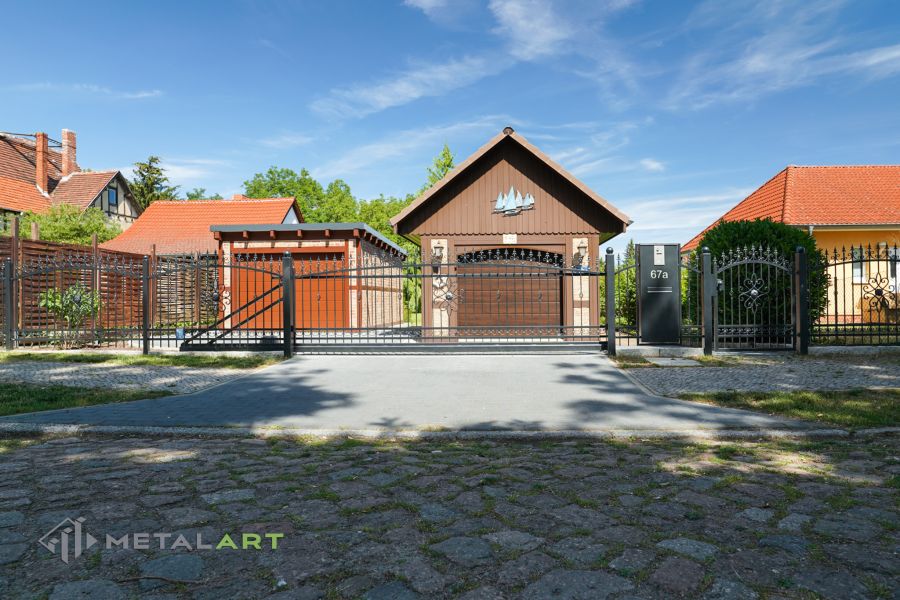 Ornament im Zaun, Zaunprojekt, Schmiedezaun, Zaunanlage in Welle, Zaun Metal Art, Zäune aus Polen, Zaun Berlin, Zäune und Tore, klassische Zäune, Schmuckzäune, Gartenzaun