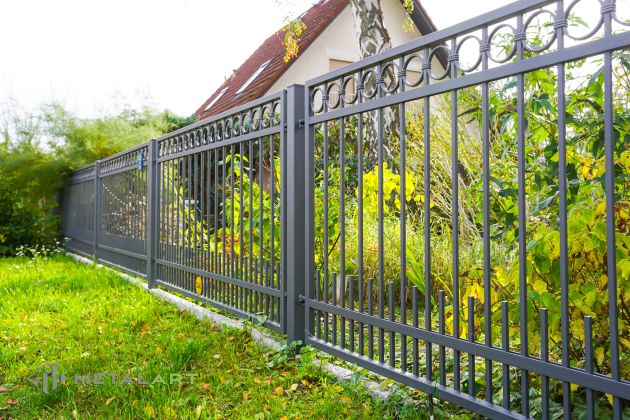 Zaunprojekt, Zaunportfolio, Zaunmuster, Schmiedezaun, Schmiedezäune, Zaunanlage Projekt, Zaun Metal Art, Zäune aus Polen, Zaun Berlin, Zaun günstig kaufen, Zäune und Tore, klassische Zäune, Schmuckzaun, Schmuckzäune