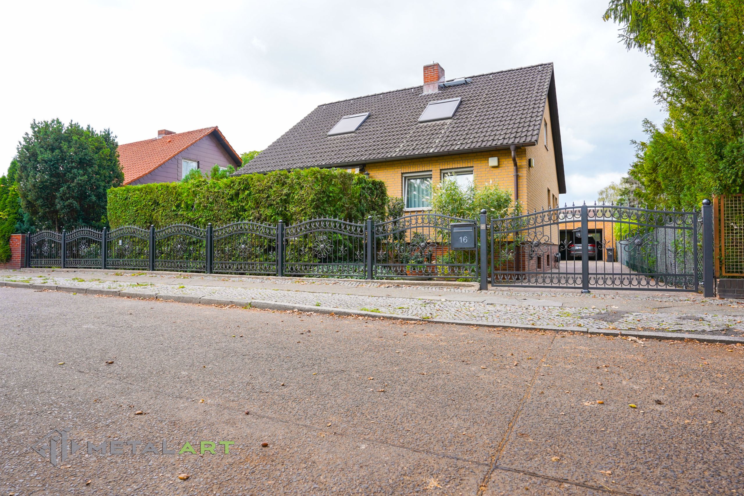 Zaunprojekt, Schmiedezaun, Zaun in Welle, Zaun Metal Art, Zäune aus Polen, Zaun Berlin, Zaun günstig kaufen, Zäune und Tore, klassische Zäune, Schmuckzaun, Gartenzaun