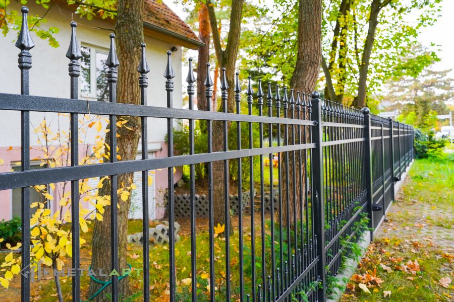 Zaunprojekt, Zaunportfolio, Zaunmuster, Schmiedezaun, Schmiedezäune, Zaunanlage Projekt, Zaun Metal Art, Zäune aus Polen, Zaun Berlin, Zaun günstig kaufen, Zäune und Tore, klassische Zäune, Gartenzaun, Gartenzäune