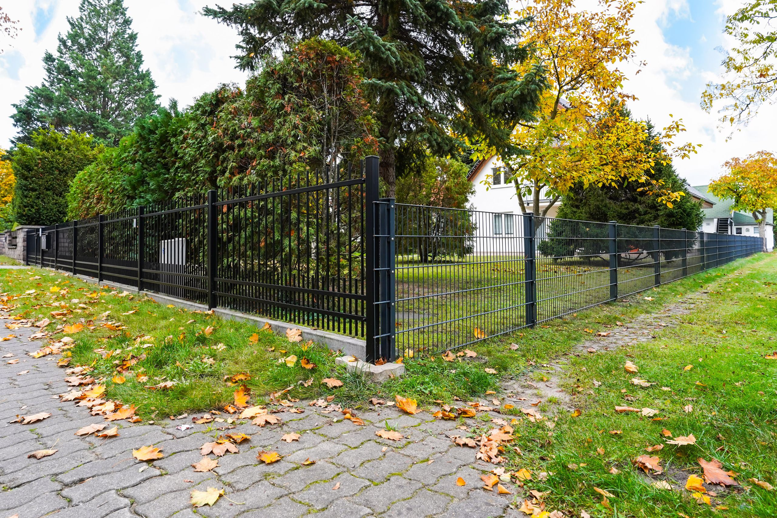 Klassische Zäune, Zaunprojekt von MetalArt, Maßgeschneidert, Metallzäune