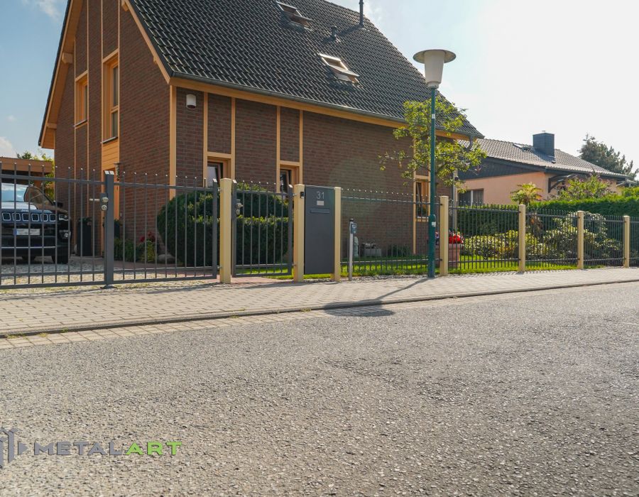 Zaunprojekt, Zaunportfolio, Zaunmuster, Schmiedezaun, Schmiedezäune, Zaunanlage Projekt, Zaun Metal Art, Zäune aus Polen, Zaun Berlin, Zaun günstig kaufen, Zäune und Tore, klassische Zäune, Gartenzaun, Gartenzäune