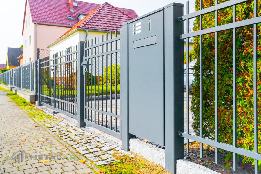 Zaunprojekt, Zaunportfolio, Zaunmuster, Schmiedezaun, Schmiedezäune, Zaunanlage Projekt, Zaun Metal Art, Zäune aus Polen, Zaun Berlin, Zaun günstig kaufen, Zäune und Tore, klassische Zäune, Gartenzaun, Gartenzäune