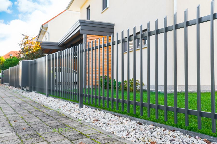Zaunprojekt mit Schiebetor, Zaunportfolio, moderne Zäune, Zaunanlage Projekt, Zaun Metal Art, Zäune aus Polen, Zaun Berlin, Zaun günstig kaufen, Zäune und Tore