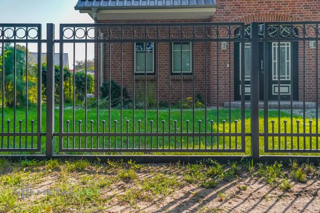 Zaunprojekt, Zaunportfolio, Zaunmuster, Schmiedezaun, Schmiedezäune, Zaunanlage Projekt, Zaun Metal Art, Zäune aus Polen, Zaun Berlin, Zaun günstig kaufen, Zäune und Tore, klassische Zäune, Schmuckzaun, Schmuckzäune