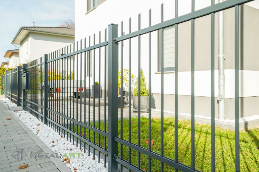 Zaunanlage, Zaunprojekt, Zaunportfolio, Zaunmuster, Schmiedezaun, Schmiedezäune, Zaun Metal Art, Zäune aus Polen, Zäune und Tore, klassische Zäune, Gartenzaun, Gartenzäune