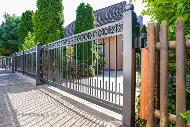 Zaunprojekt, Zaunportfolio, Zaunmuster, Schmiedezaun, Schmiedezäune, Zaunanlage Projekt, Zaun Metal Art, Zäune aus Polen, Zaun Berlin, Zaun günstig kaufen, Zäune und Tore, klassische Zäune, Schmuckzaun, Schmuckzäune