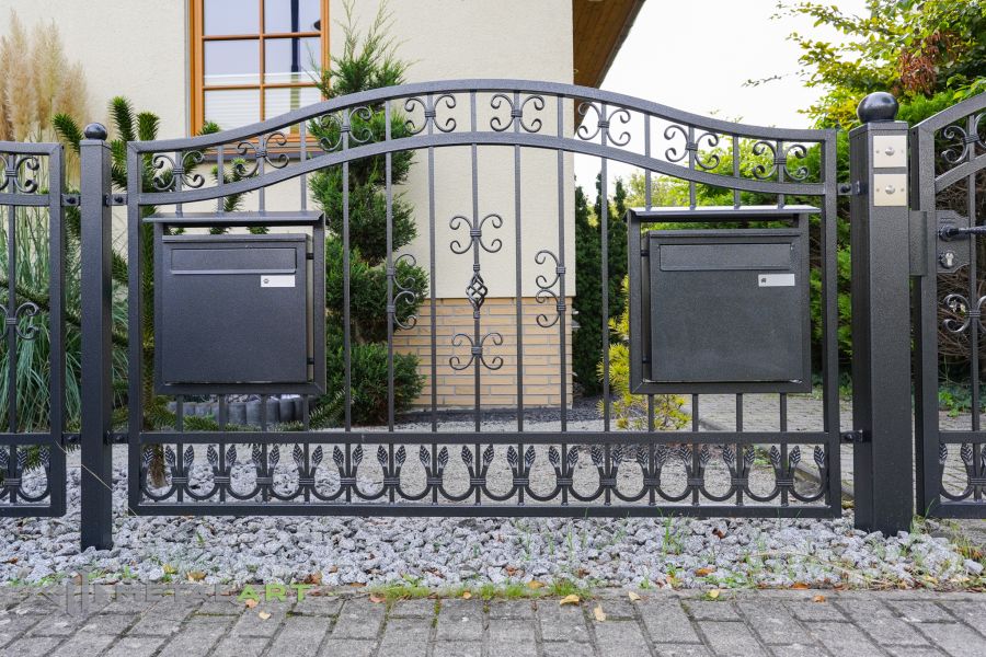 Schmuckzaun, Ornament im Zaun, Zaunprojekt, Schmiedezaun, Zaunanlage in Welle, Zaun Metal Art, Zäune aus Polen, Zaun Berlin, Zäune und Tore, klassische Zäune, Schmuckzäune, Gartenzaun