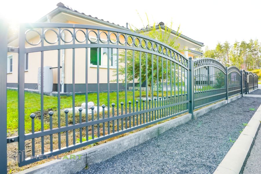 Schmuckzaun, Rahmenzaun, Schmiedezaun, Schmiedezäune, Zaunanlage Projekt, Zaun Metal Art, Zäune aus Polen, Zaun Berlin, mit Kugeln, klassische Zäune, Gartenzaun, Gartenzäune