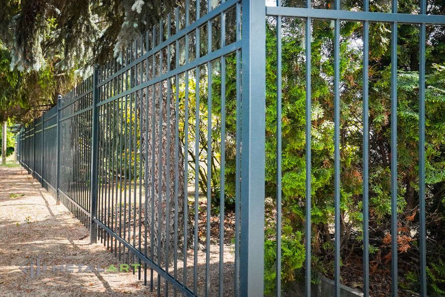 Zaunprojekt, Zaunportfolio, Zaunmuster, Schmiedezaun, Schmiedezäune, Zaunanlage Projekt, Zaun Metal Art, Zäune aus Polen, Zaun Berlin, Zaun günstig kaufen, Zäune und Tore, klassische Zäune, Gartenzaun, Gartenzäune