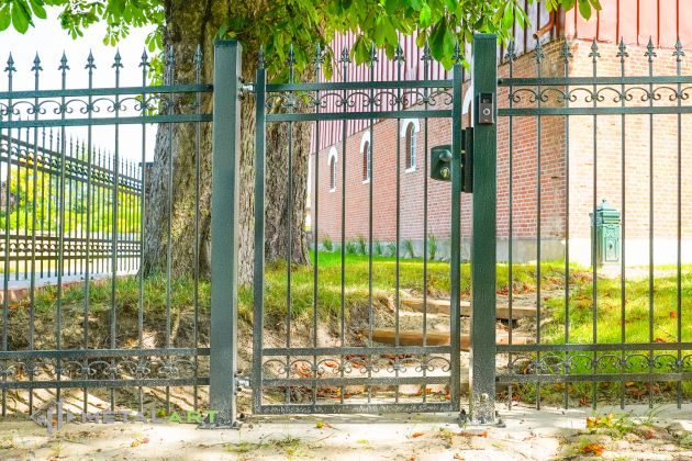 Zaunprojekt, Zaunportfolio, Zaunmuster, Schmiedezaun, Schmiedezäune, Zaunanlage Projekt, Zaun Metal Art, Zäune aus Polen, Zaun Berlin, Zaun günstig kaufen, Zäune und Tore, klassische Zäune, Gartenzaun, Gartenzäune