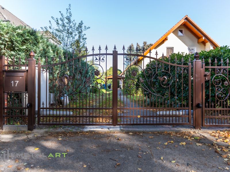 Schmuckzaun, Schmiedezaun, Schmiedezäune, Zaunanlage, Zaun Metal Art, Zäune aus Polen, Zaun Berlin, Zaun günstig kaufen, Zäune und Tore, klassische Zäune, Schmuckzaun, Schmuckzäune, Gartenzaun, Gartenzäune
