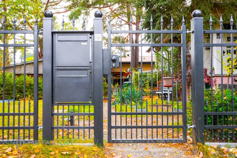 Zaunprojekt, Zaunportfolio, Zaunmuster, Schmiedezaun, Schmiedezäune, Zaunanlage Projekt, Zaun Metal Art, Zäune aus Polen, Zaun Berlin, Zaun günstig kaufen, Zäune und Tore, klassische Zäune, Gartenzaun, Gartenzäune