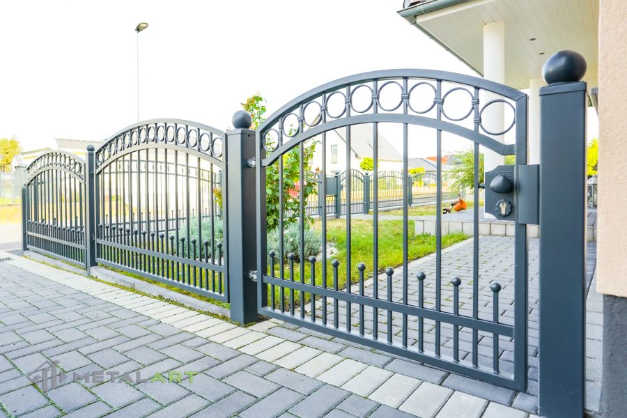 Schmuckzaun, Rahmenzaun, Schmiedezaun, Schmiedezäune, Zaunanlage Projekt, Zaun Metal Art, Zäune aus Polen, Zaun Berlin, mit Kugeln, klassische Zäune, Gartenzaun, Gartenzäune