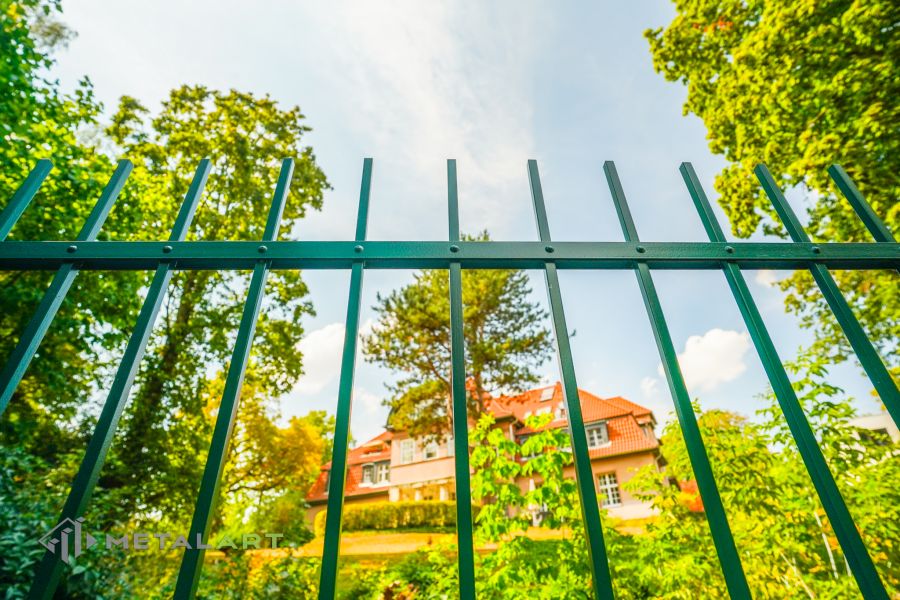 Zaunanlage, Zaunprojekt, Zaunportfolio, Zaunmuster, Schmiedezaun, Schmiedezäune, Zaun Metal Art, Zäune aus Polen, Zäune und Tore, klassische Zäune, Gartenzaun, Gartenzäune