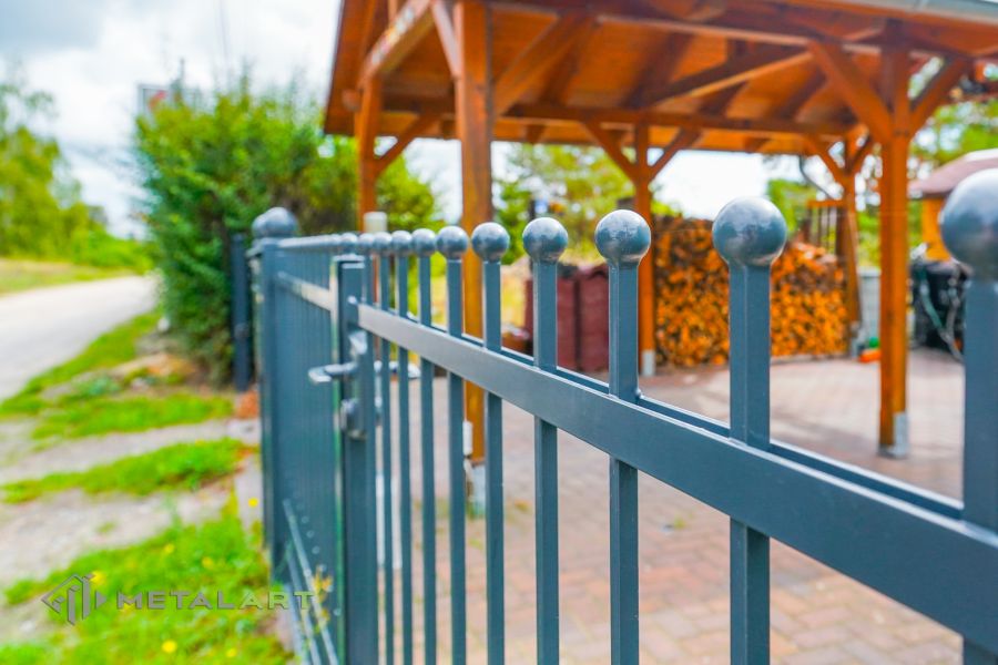 Zaunprojekt, Zaunportfolio, Zaunmuster, Schmiedezaun, Schmiedezäune, Zaunanlage Projekt, Zaun Metal Art, Zäune aus Polen, Zaun Berlin, Zaun günstig kaufen, Zäune und Tore, klassische Zäune, Gartenzaun, Gartenzäune