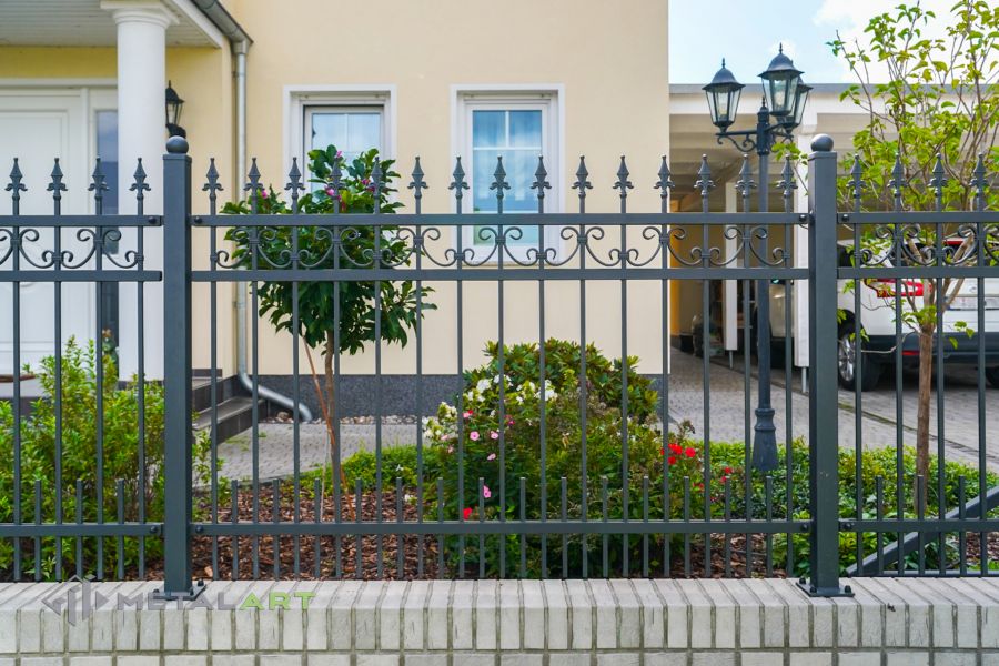 Zaunprojekt, Zaunportfolio, Zaunmuster, Schmiedezaun, Schmiedezäune, Zaunanlage Projekt, Zaun Metal Art, Zäune aus Polen, Zaun Berlin, Zaun günstig kaufen, Zäune und Tore, klassische Zäune, Gartenzaun, Gartenzäune